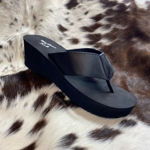 Western‎ sole flip flops